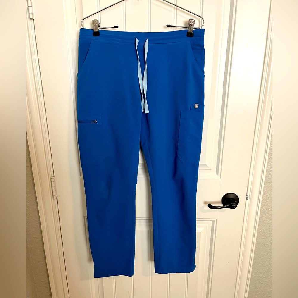 Size S Petite skinny Figs scrub pants.